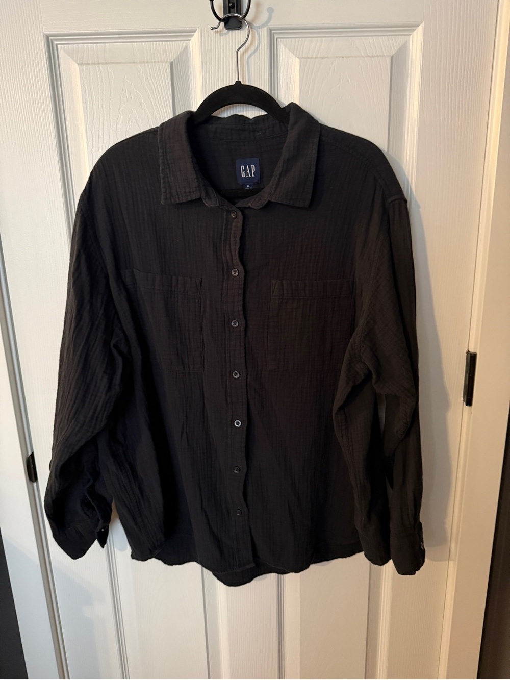 GAP Women's Cotton Crepe Button-Up Shirt - Black